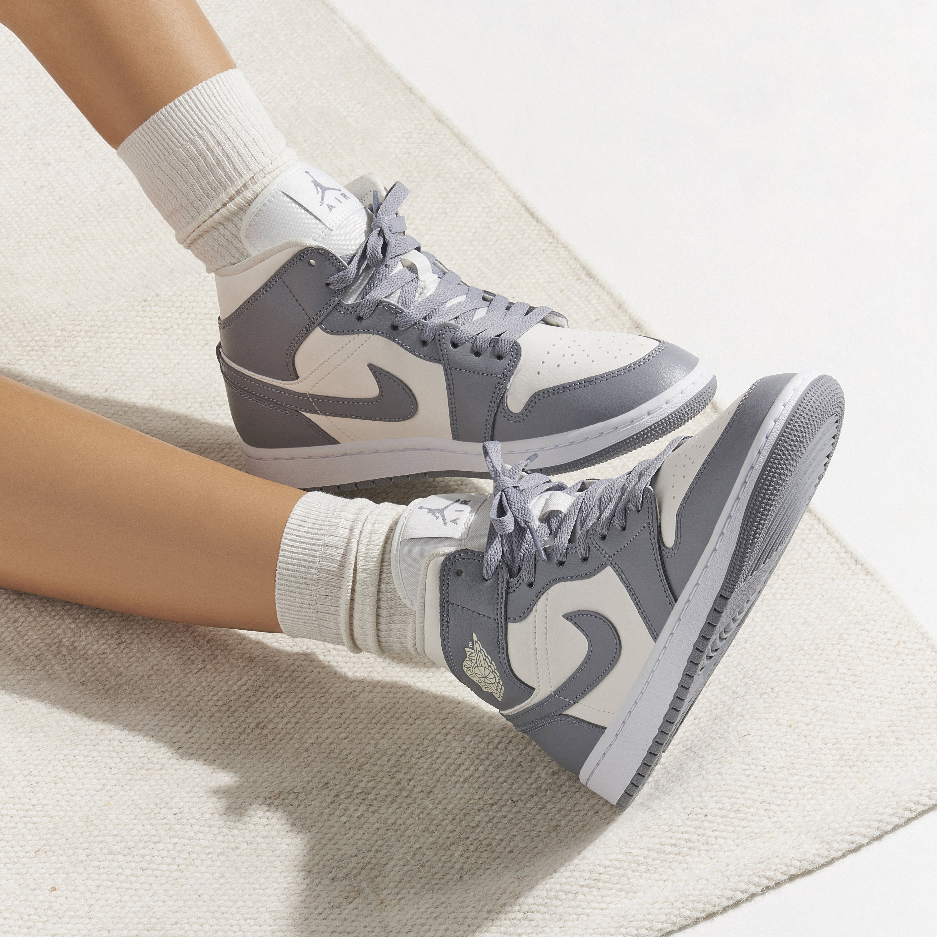 靴/バッグ NIKE WMNS AIR JORDAN 1 MID GREY/SAIL Air Jordan 1 Mid Grey Sail Womens | BQ6472-115 | Laced