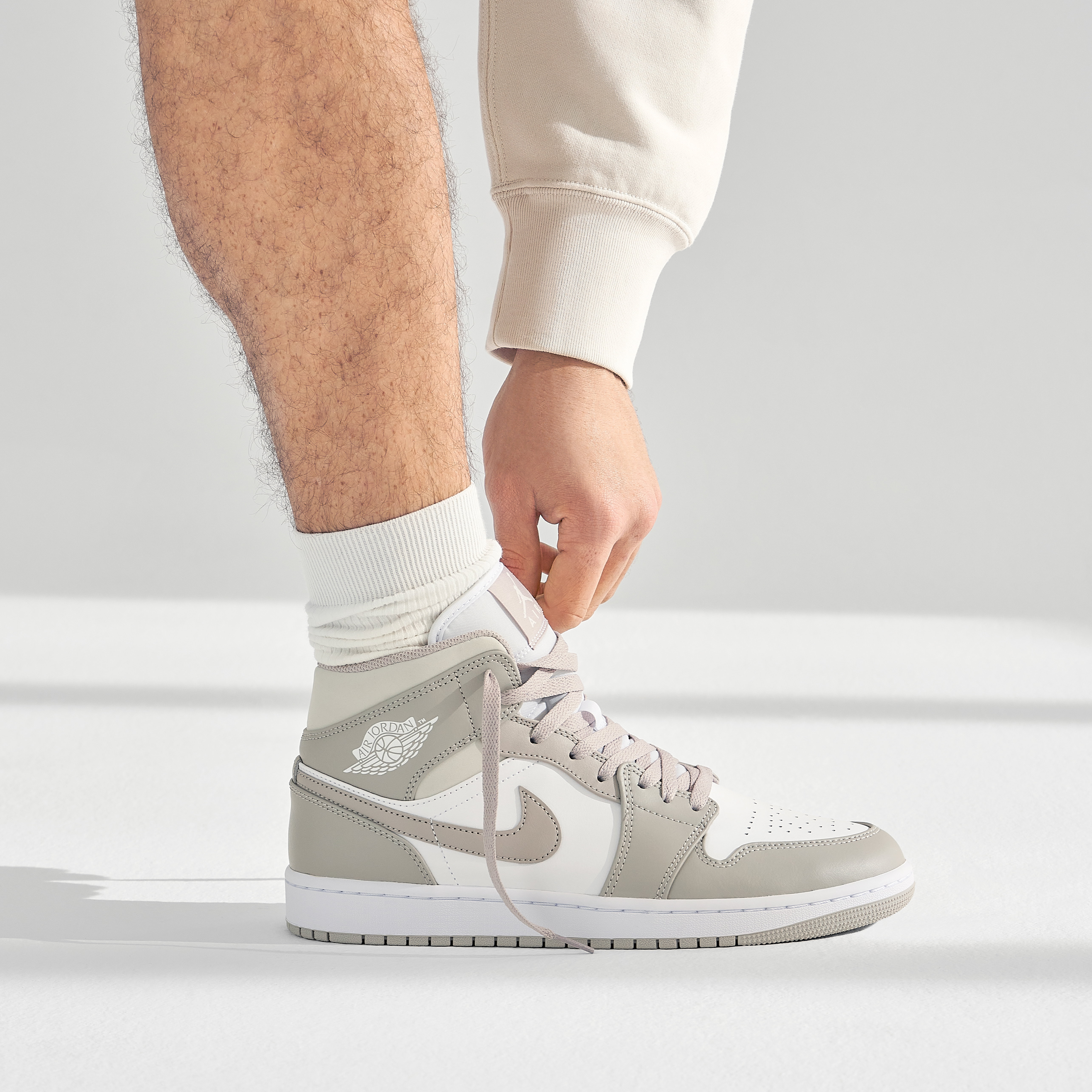 靴/バッグ nike airjordan 1 mid linen Nike Air Jordan 1 Mid 'Linen' College Grey 554724-082 Men's Sizes