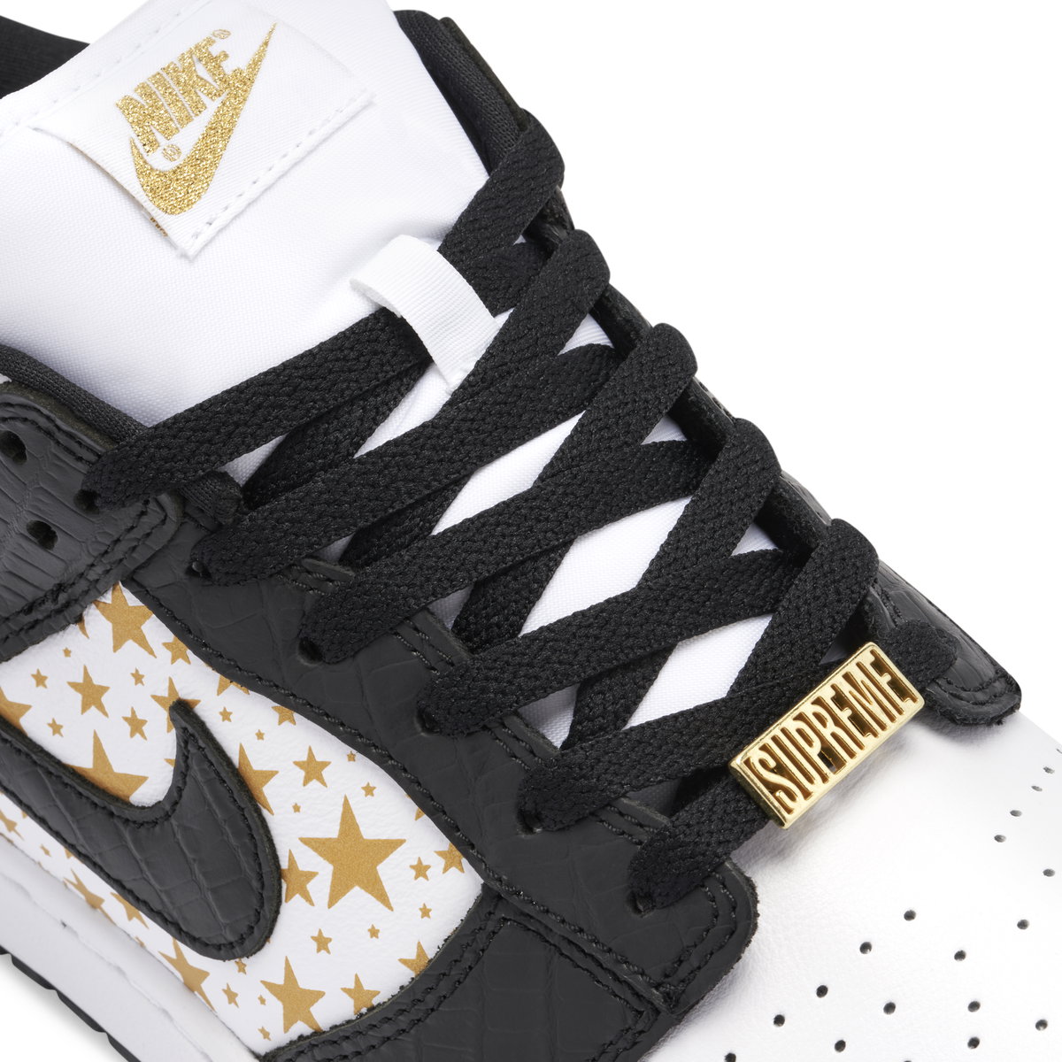 SUPREME × NIKE SB DUNK LOW GOLD STARS 26 Supreme × Nike SB Dunk 
