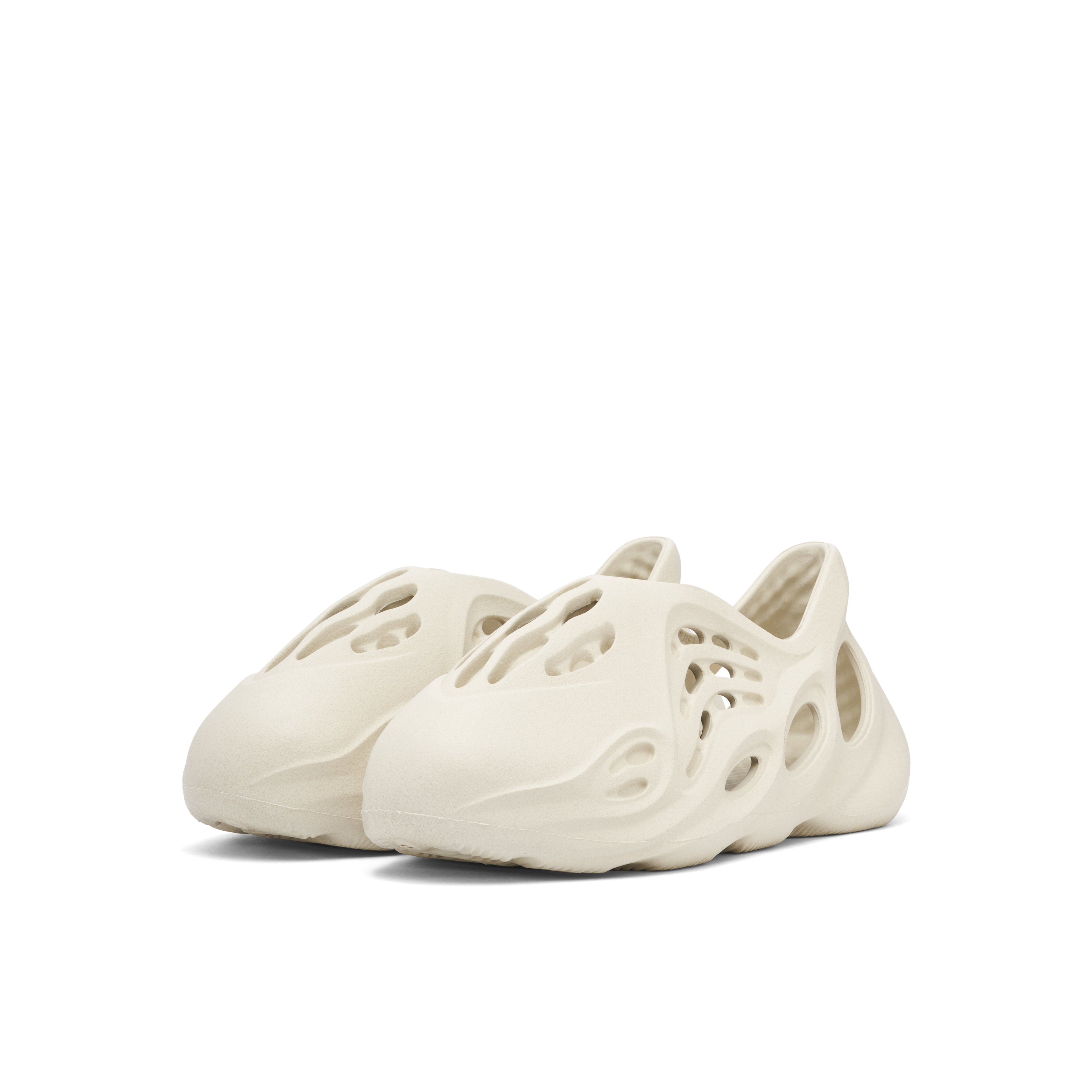 サンダル adidas KIDS YEEZY Foam Runner Sand 19cm Yeezy Foam Runner Sand (Kids) | GW7230 | Laced