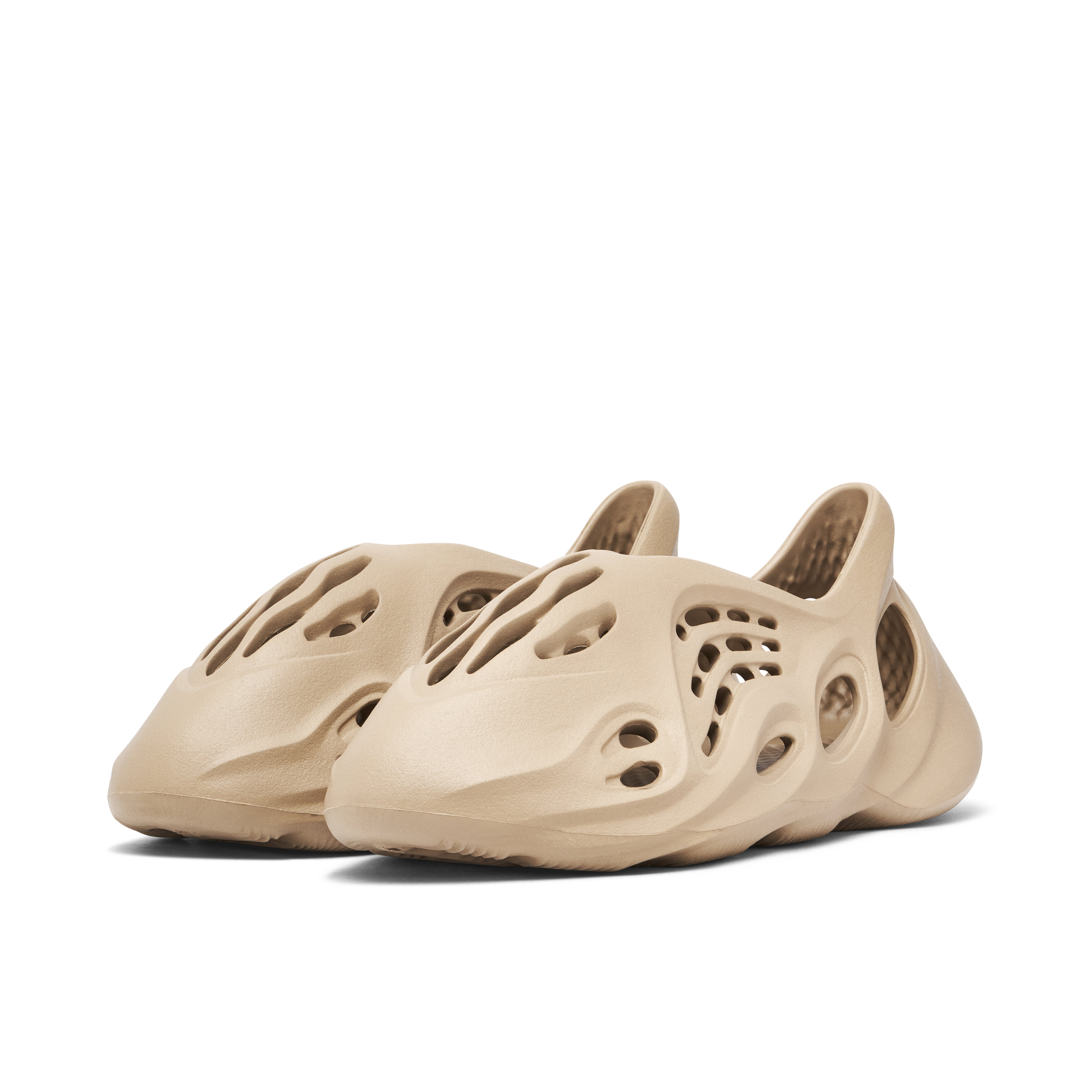 Yeezy Foam Runner Mist | GV6774 | Laced