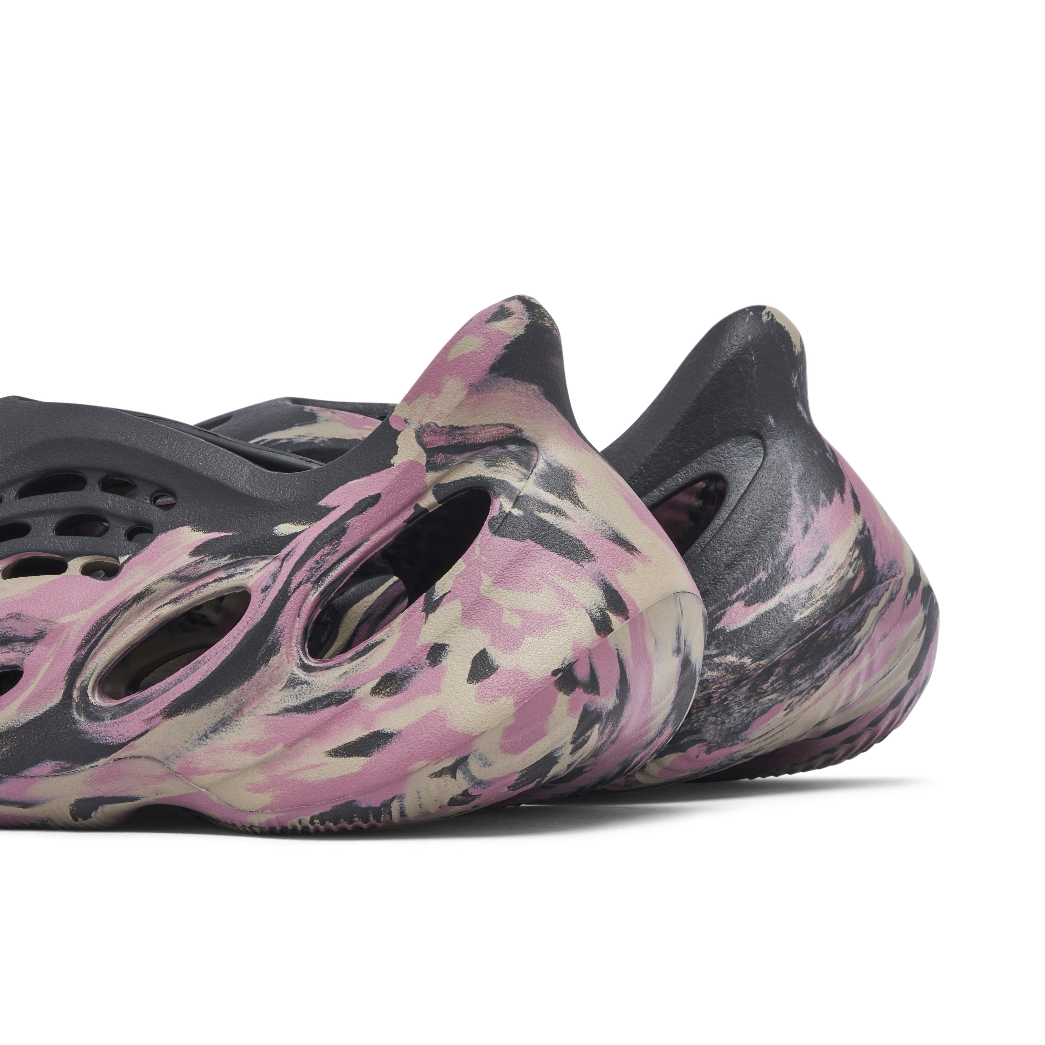 Yeezy Foam Runner MX Carbon | IG9562 | Laced