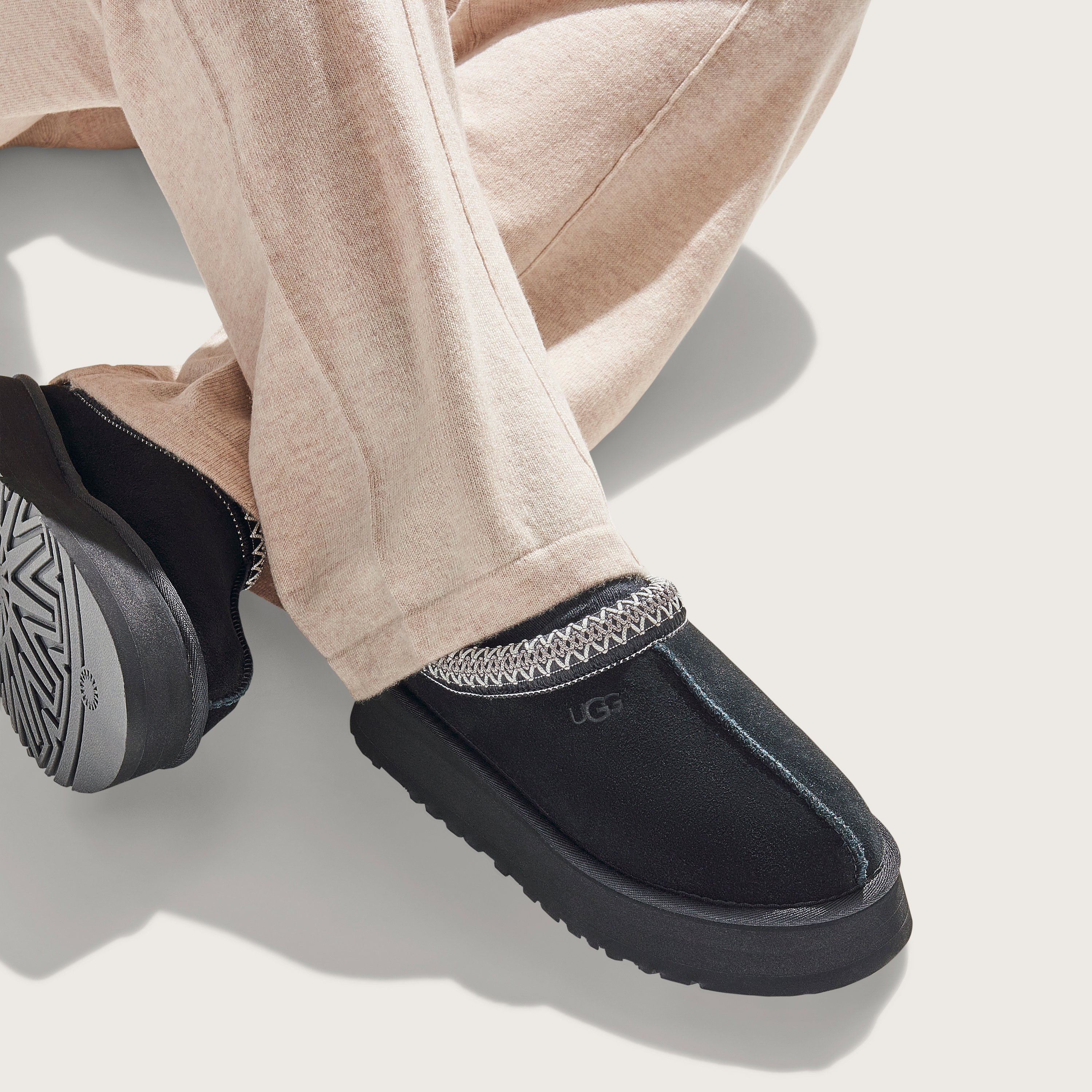 UGG Tazz Slipper Black Womens | 1122553-BLK | Laced