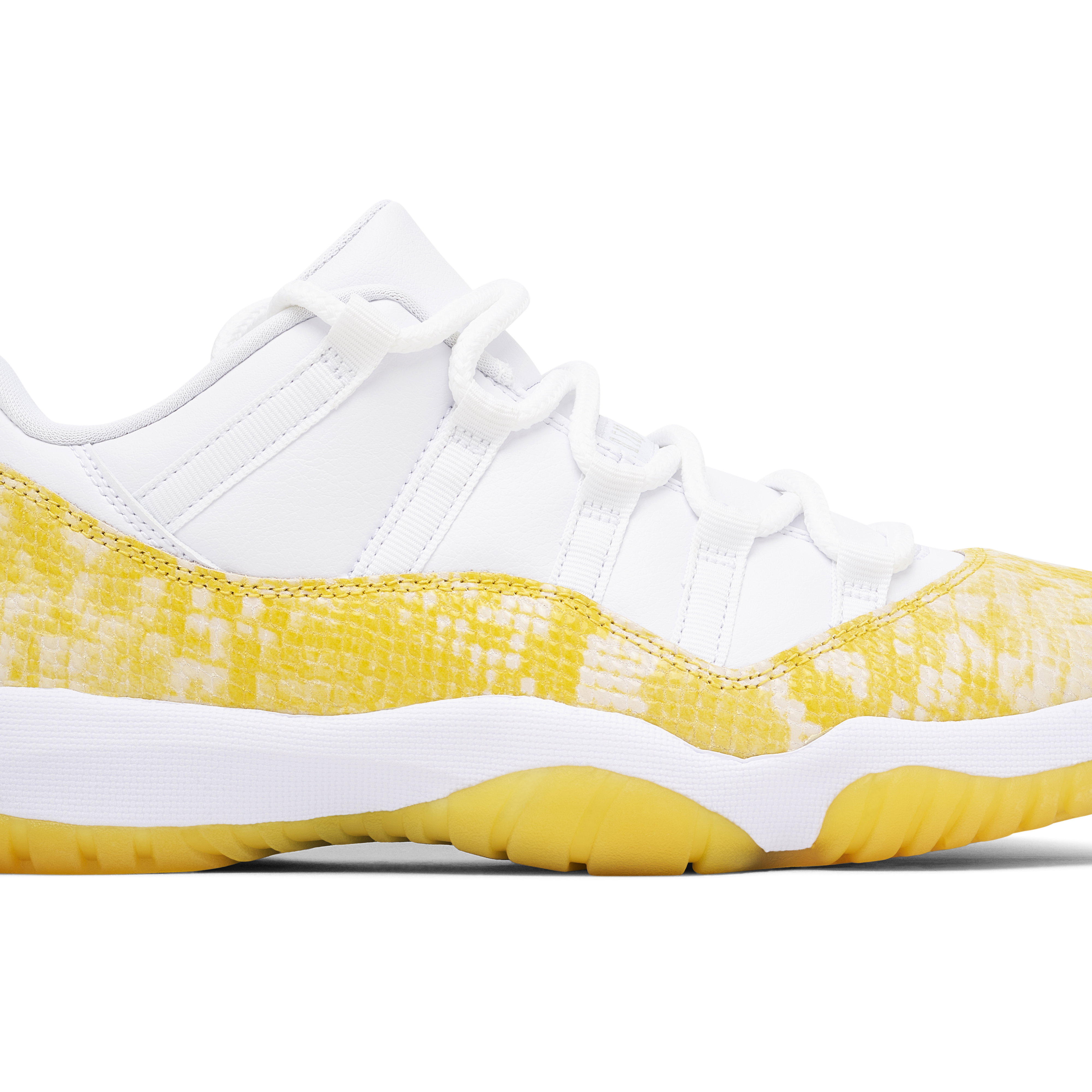 Jordan バスケットボールシューズ ホワイト/イエロー Air Jordan 11 Low Yellow Snakeskin Womens | AH7860-107 | Laced
