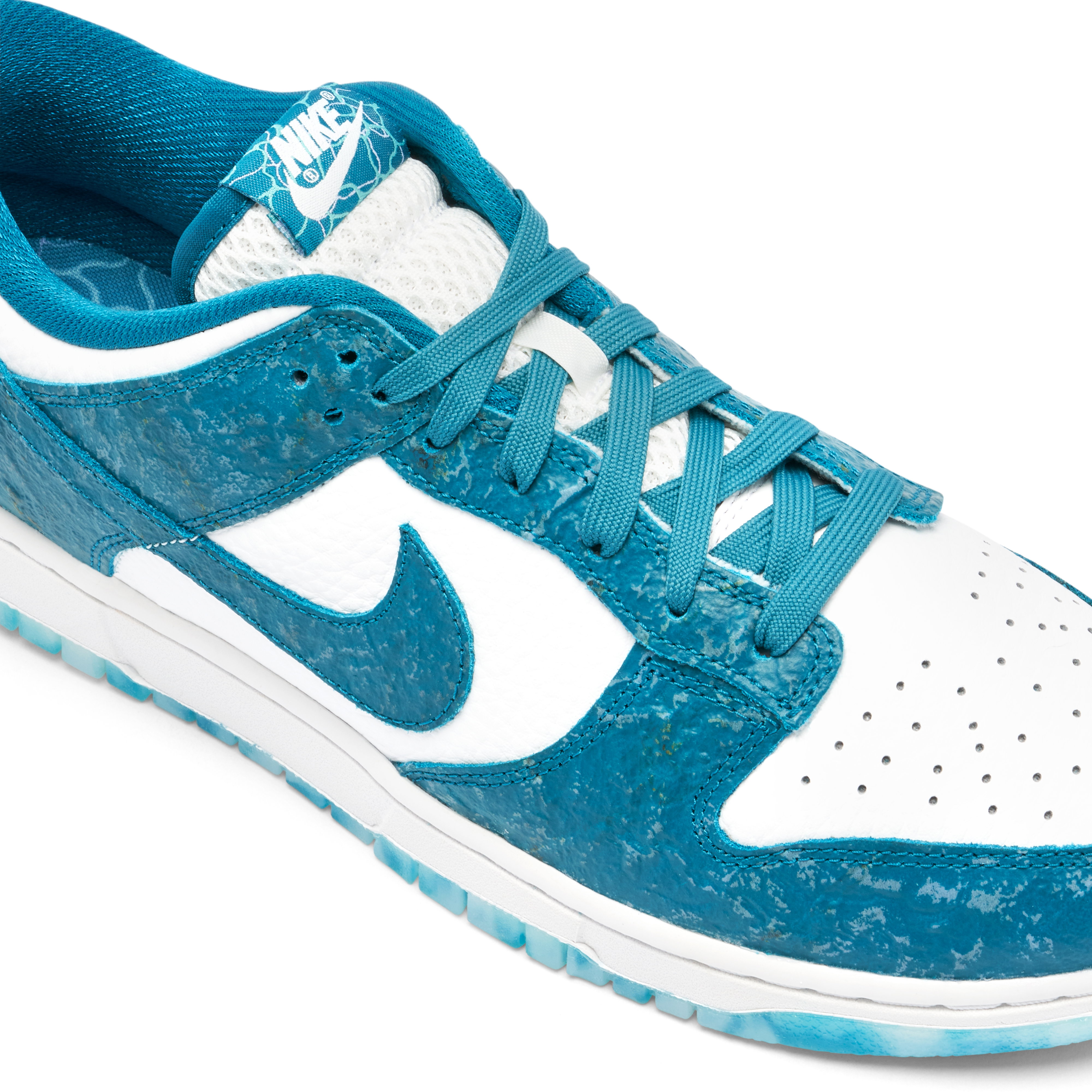 Nike WMNS Dunk Low 