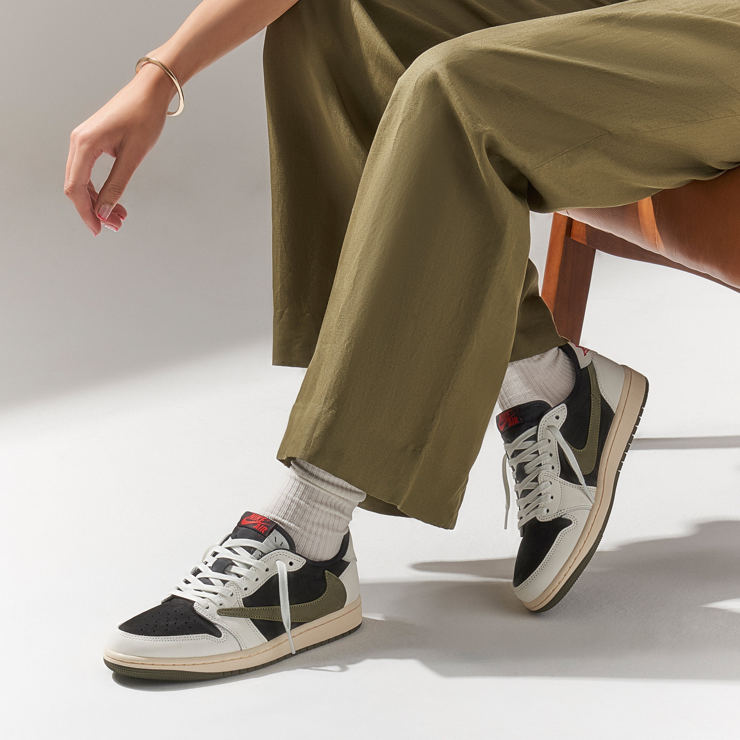 Air Jordan 1 Low OG SP x Travis Scott Olive Womens | DZ4137-106