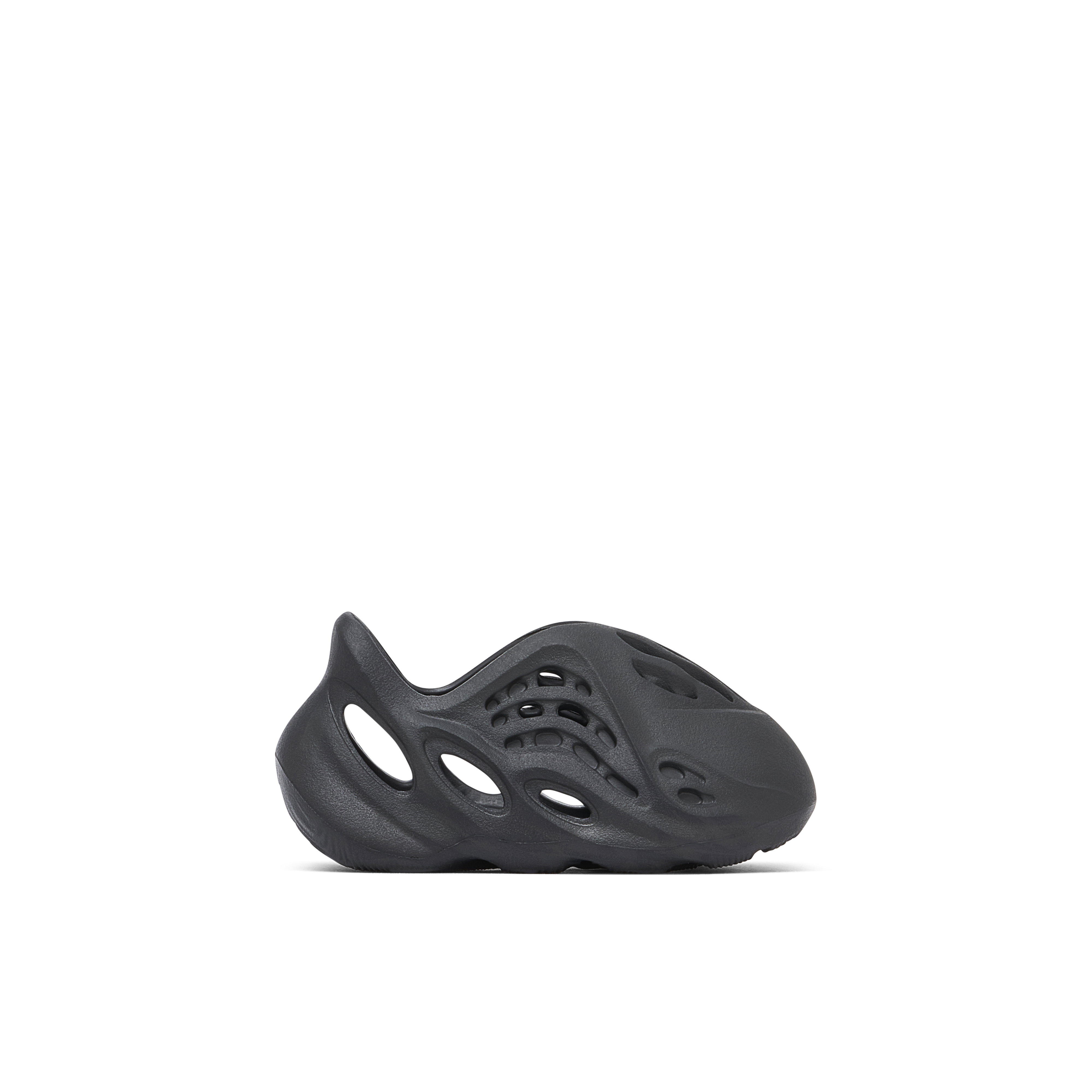 Yeezy Foam Runner Onyx Kids | HP5347 | Laced Yeezy Foam Runner Onyx Kids | HP5347 | Laced